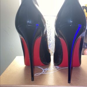 BLACK CHRISTIAN LOUBOUTIN “SO KATE” STYLE PUMPS THEY ARE A SIZE 40.5